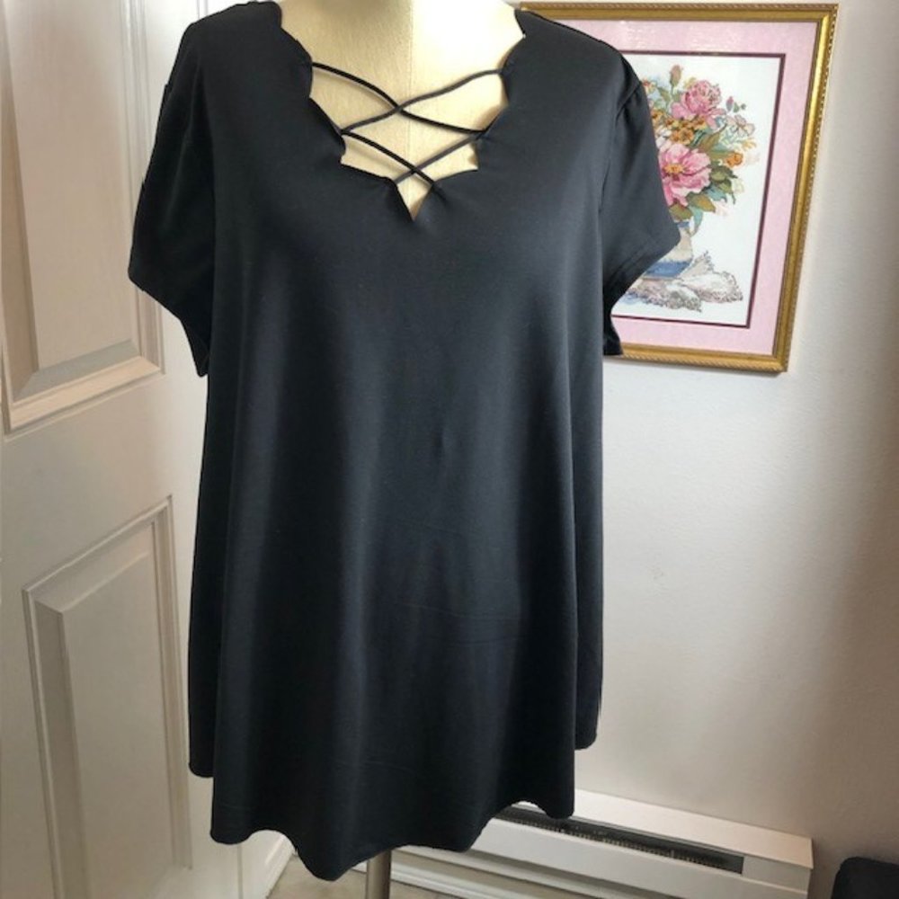 SHEIN Curve Black Strappy Neck Flowy Top